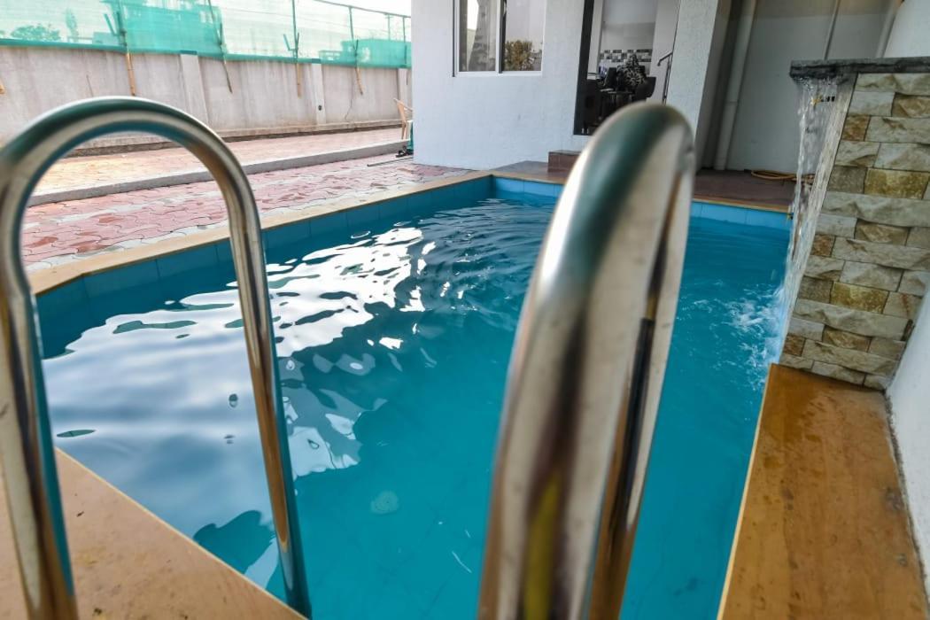 Empyrean Stays Ll Goodluck Bungalow Ll 2Bhk Ll Pool Ll Lonavala Exteriör bild